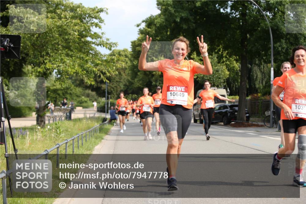 15.06.2025 - REWE Women's Run Jannik Wohlers http://msf.ph/oto/7947778 15.06.2025 09:46:09 Laufen 10649, 10323, 10, 1031 meine-sportfotos.de