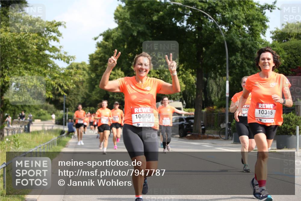15.06.2025 - REWE Women's Run Jannik Wohlers http://msf.ph/oto/7947787 15.06.2025 09:46:09 Laufen 10649, 10023, 102, 10315 meine-sportfotos.de