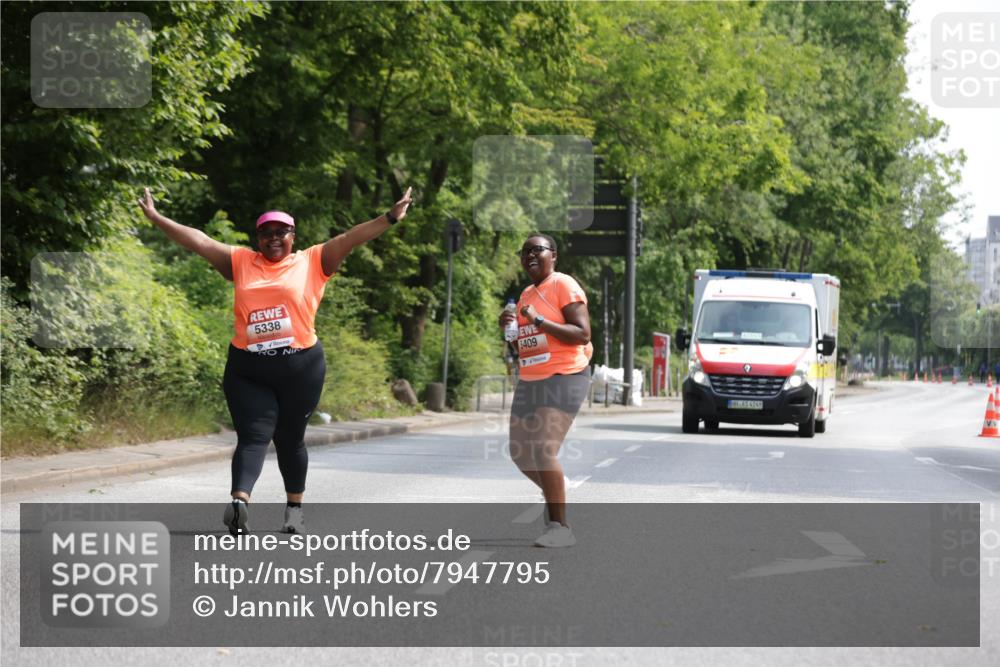 15.06.2025 - REWE Women's Run Jannik Wohlers http://msf.ph/oto/7947795 15.06.2025 10:23:50 Laufen 5338, 5409, 4249 meine-sportfotos.de