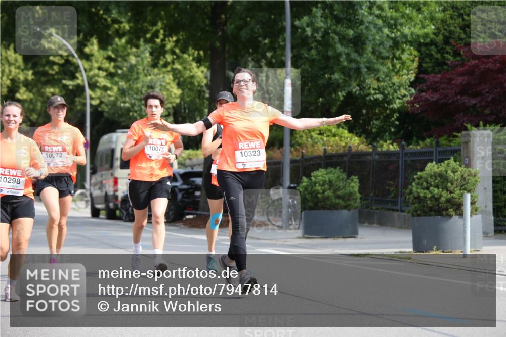 15.06.2025 - REWE Women's Run Jannik Wohlers http://msf.ph/oto/7947814 15.06.2025 09:46:11 Laufen 10298, 10075, 10072, 10323 meine-sportfotos.de