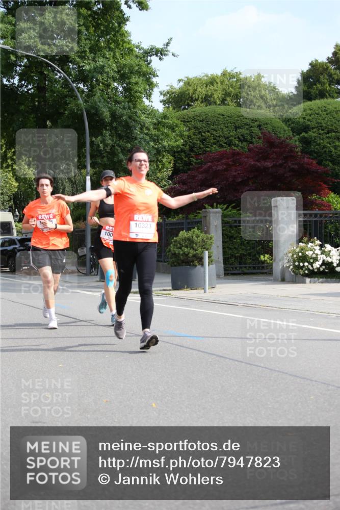 15.06.2025 - REWE Women's Run Jannik Wohlers http://msf.ph/oto/7947823 15.06.2025 09:46:12 Laufen 10323 meine-sportfotos.de