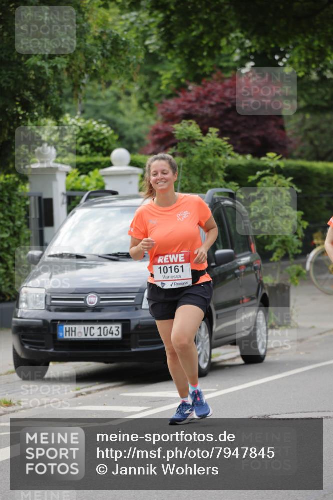 15.06.2025 - REWE Women's Run Jannik Wohlers http://msf.ph/oto/7947845 15.06.2025 08:30:37 Laufen 1043, 10161 meine-sportfotos.de