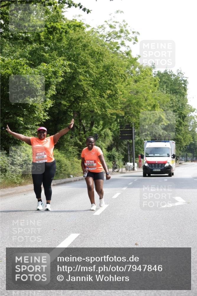 15.06.2025 - REWE Women's Run Jannik Wohlers http://msf.ph/oto/7947846 15.06.2025 10:23:52 Laufen 5338, 5409 meine-sportfotos.de