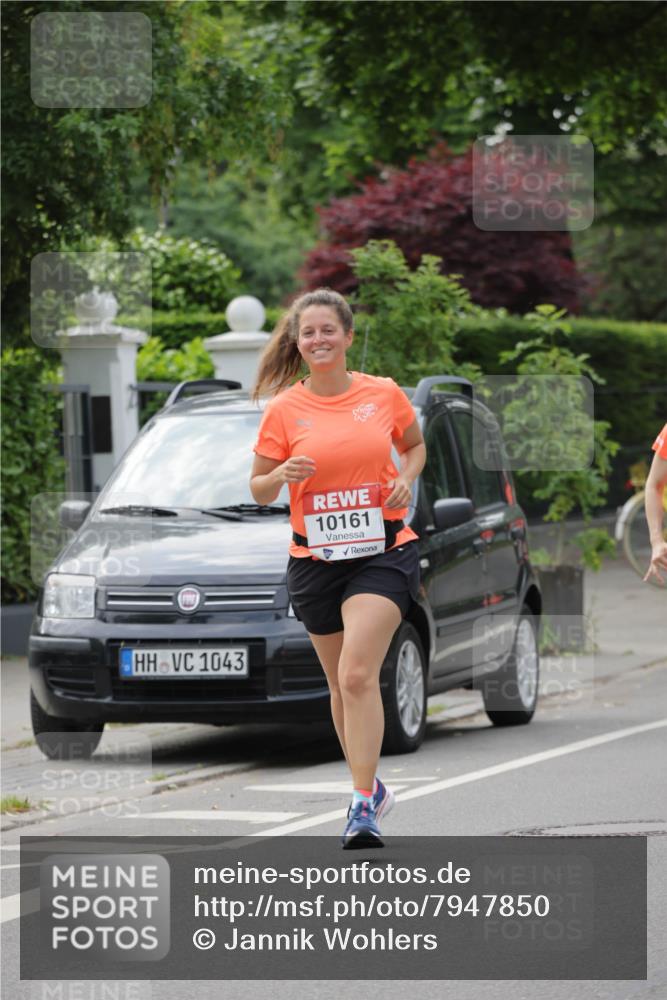 15.06.2025 - REWE Women's Run Jannik Wohlers http://msf.ph/oto/7947850 15.06.2025 08:30:37 Laufen 1043, 10161 meine-sportfotos.de