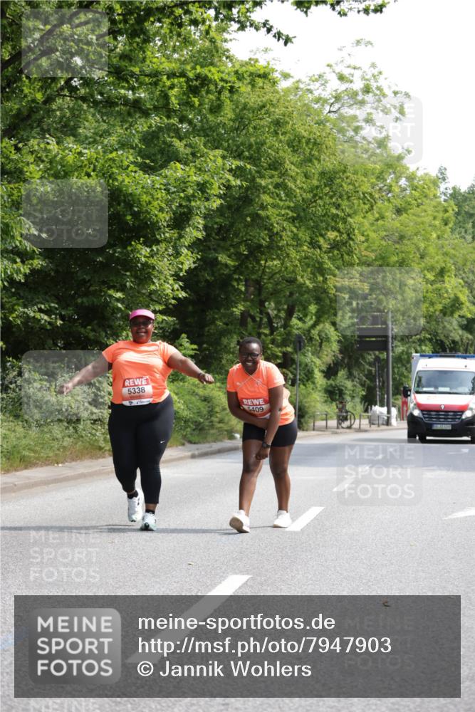 15.06.2025 - REWE Women's Run Jannik Wohlers http://msf.ph/oto/7947903 15.06.2025 10:23:53 Laufen 5338, 5409 meine-sportfotos.de
