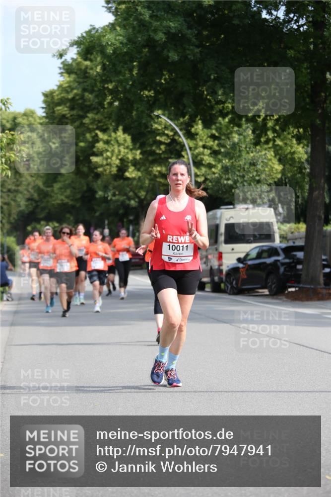 15.06.2025 - REWE Women's Run Jannik Wohlers http://msf.ph/oto/7947941 15.06.2025 09:46:18 Laufen 10011 meine-sportfotos.de