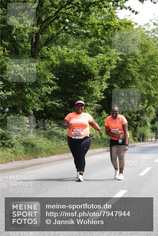 15.06.2025 - REWE Women's Run Jannik Wohlers http://msf.ph/oto/7947944 15.06.2025 10:23:53 Laufen 5338, 5409 meine-sportfotos.de