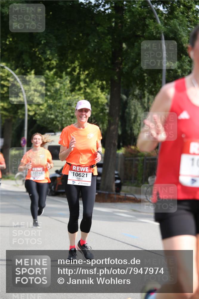 15.06.2025 - REWE Women's Run Jannik Wohlers http://msf.ph/oto/7947974 15.06.2025 09:46:20 Laufen 10744, 10621 meine-sportfotos.de