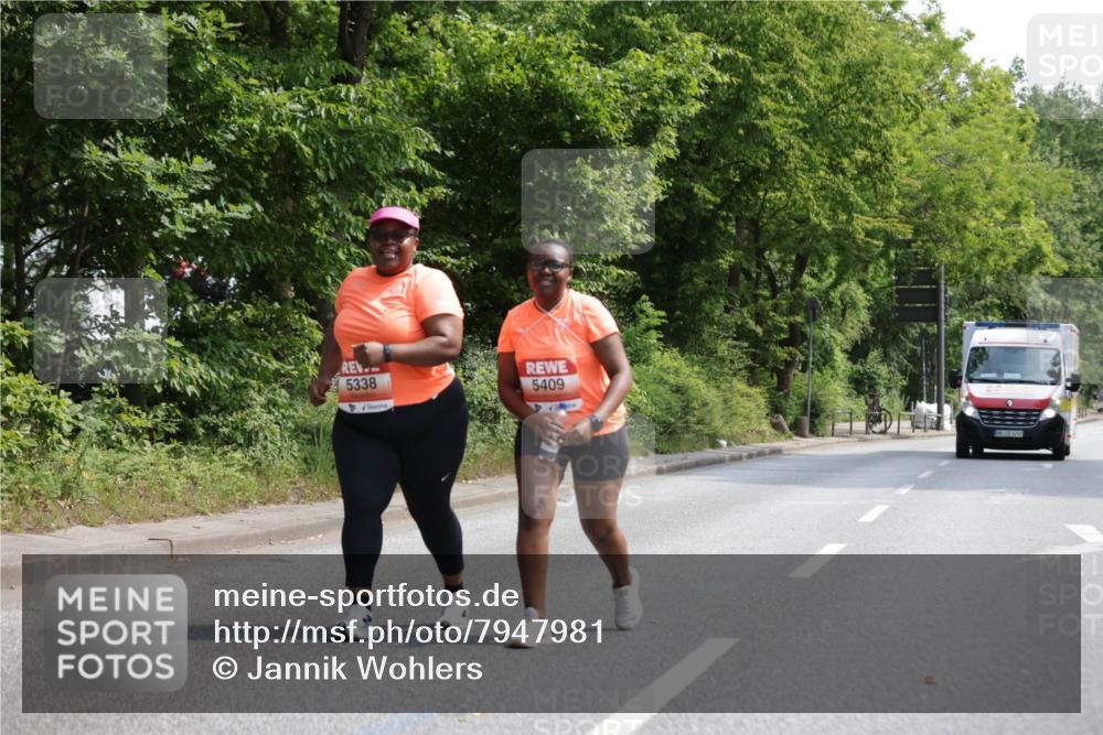 15.06.2025 - REWE Women's Run Jannik Wohlers http://msf.ph/oto/7947981 15.06.2025 10:23:55 Laufen 5338, 5409 meine-sportfotos.de