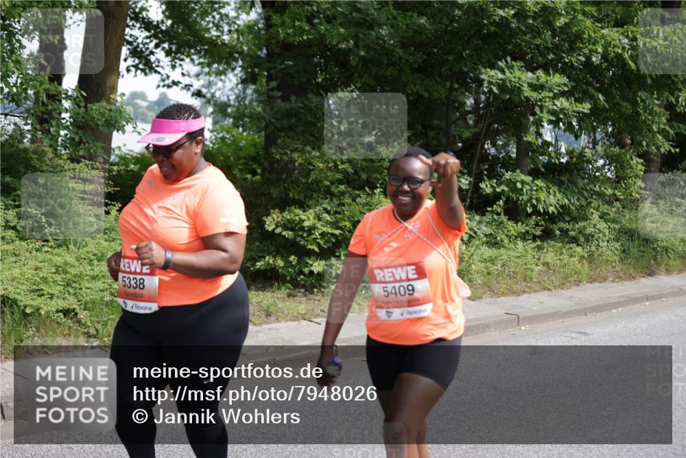 15.06.2025 - REWE Women's Run Jannik Wohlers http://msf.ph/oto/7948026 15.06.2025 10:23:57 Laufen 5338, 5409 meine-sportfotos.de