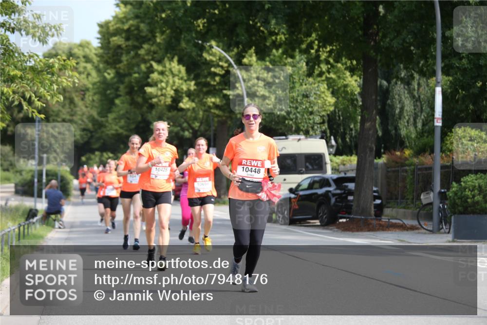 15.06.2025 - REWE Women's Run Jannik Wohlers http://msf.ph/oto/7948176 15.06.2025 09:46:34 Laufen 10425, 10448, 1047, 10698 meine-sportfotos.de