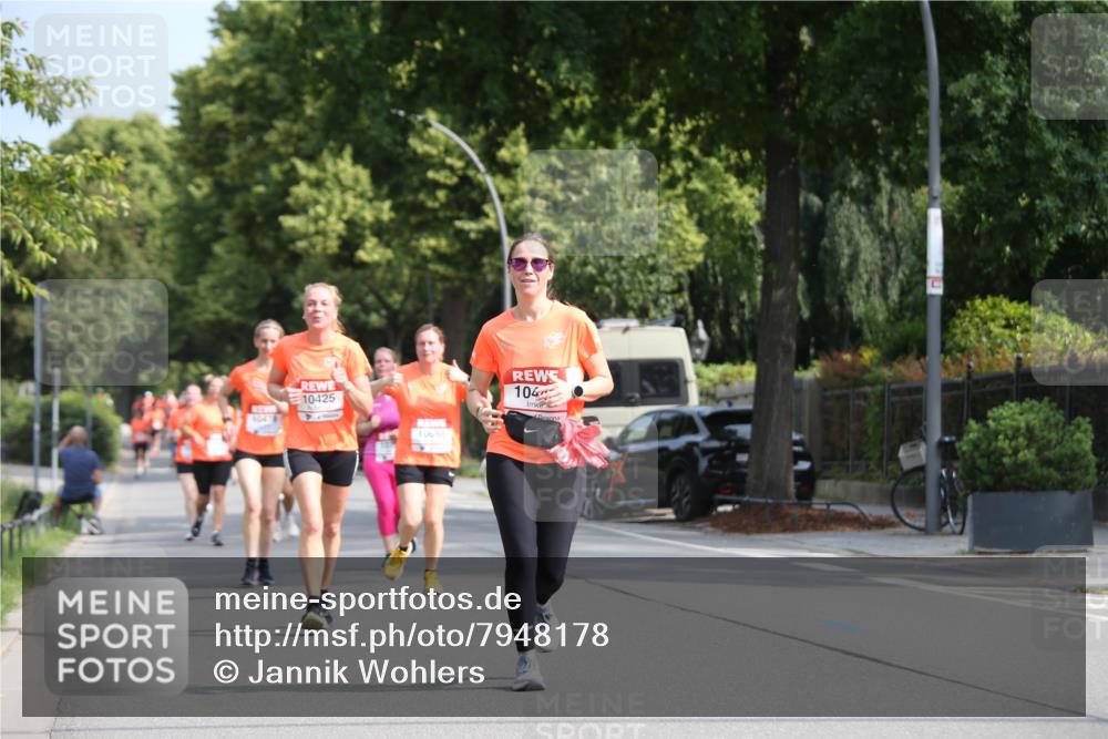 15.06.2025 - REWE Women's Run Jannik Wohlers http://msf.ph/oto/7948178 15.06.2025 09:46:34 Laufen 10425, 1047, 104, 10698, 107 meine-sportfotos.de