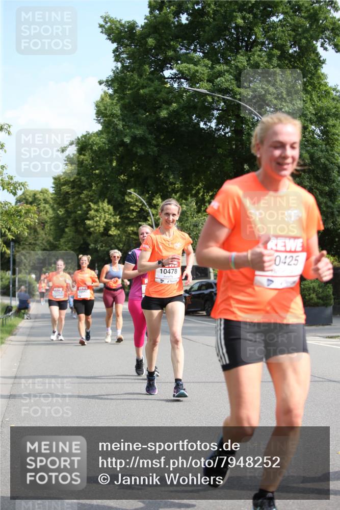 15.06.2025 - REWE Women's Run Jannik Wohlers http://msf.ph/oto/7948252 15.06.2025 09:46:39 Laufen 10267, 10560, 10478, 0425 meine-sportfotos.de