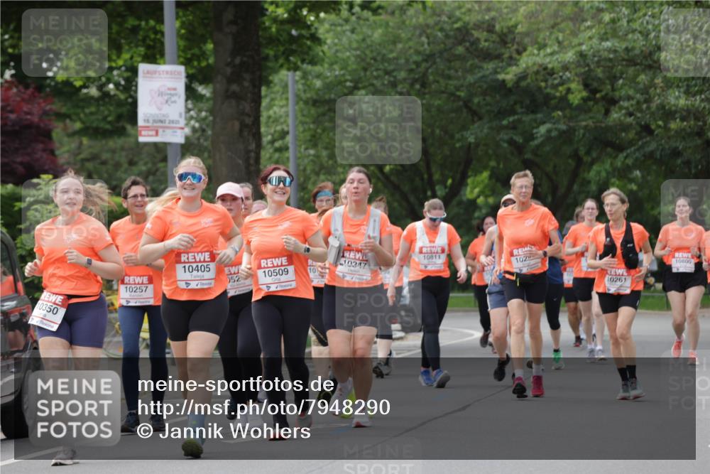15.06.2025 - REWE Women's Run Jannik Wohlers http://msf.ph/oto/7948290 15.06.2025 08:30:58 Laufen 10350, 15, 2925, 10257, 10405, 052, 10509, 10347, 10811, 10, 102, 10800, 10261 meine-sportfotos.de