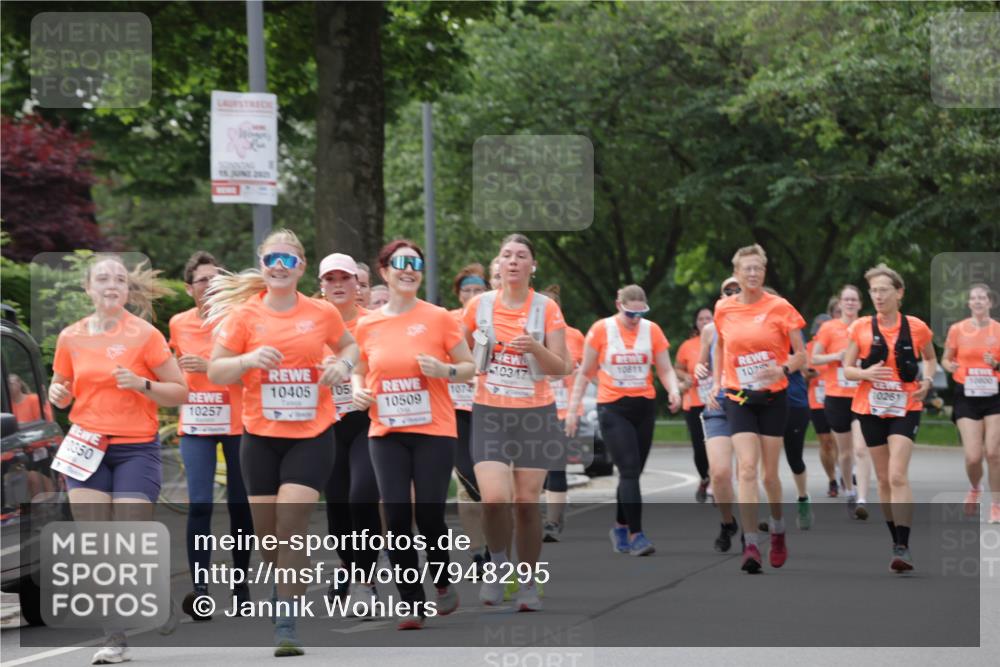 15.06.2025 - REWE Women's Run Jannik Wohlers http://msf.ph/oto/7948295 15.06.2025 08:30:58 Laufen 10350, 15, 2025, 10257, 10405, 10347, 10811, 105, 1099, 10743, 10509, 10800, 10261 meine-sportfotos.de