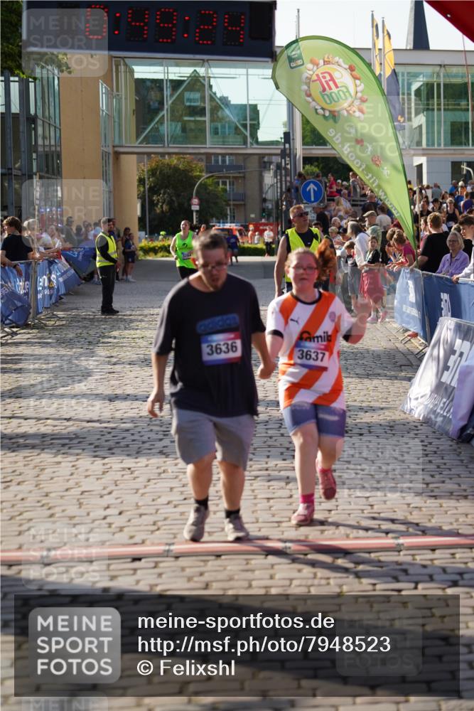 13.06.2025 - Holstenköstenlauf Felixshl http://msf.ph/oto/7948523 13.06.2025 18:19:25 Laufen 3636, 3637 meine-sportfotos.de
