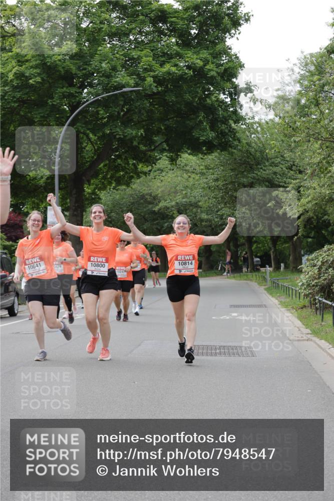 15.06.2025 - REWE Women's Run Jannik Wohlers http://msf.ph/oto/7948547 15.06.2025 08:31:08 Laufen 10641, 0429, 10800, 10814, 10247 meine-sportfotos.de
