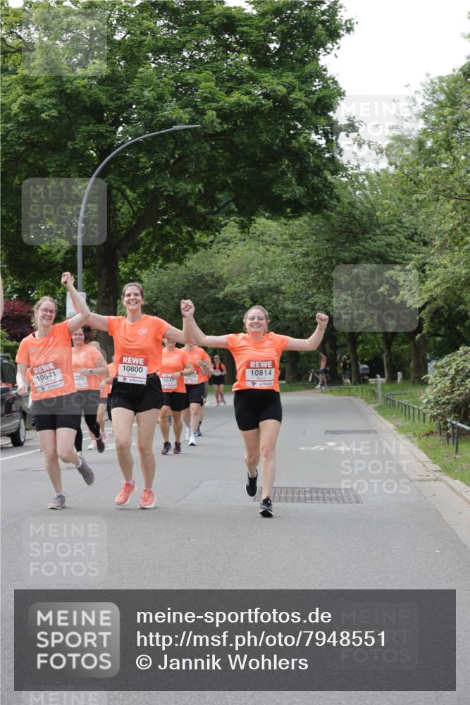 15.06.2025 - REWE Women's Run Jannik Wohlers http://msf.ph/oto/7948551 15.06.2025 08:31:08 Laufen 10641, 0429, 10800, 10247, 10814 meine-sportfotos.de