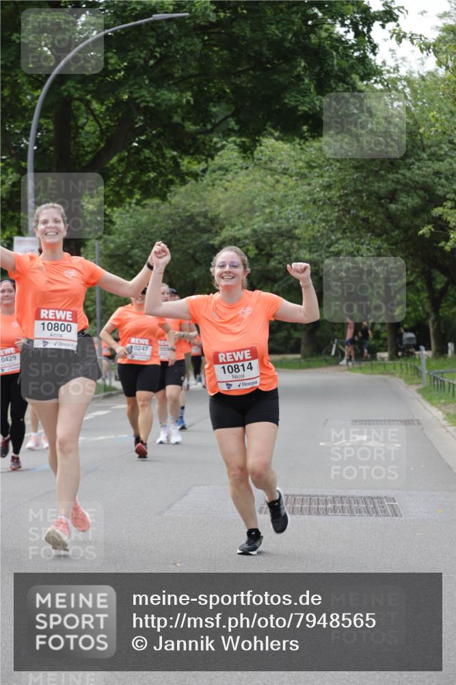 15.06.2025 - REWE Women's Run Jannik Wohlers http://msf.ph/oto/7948565 15.06.2025 08:31:09 Laufen 0429, 10800, 10247, 059, 10814 meine-sportfotos.de