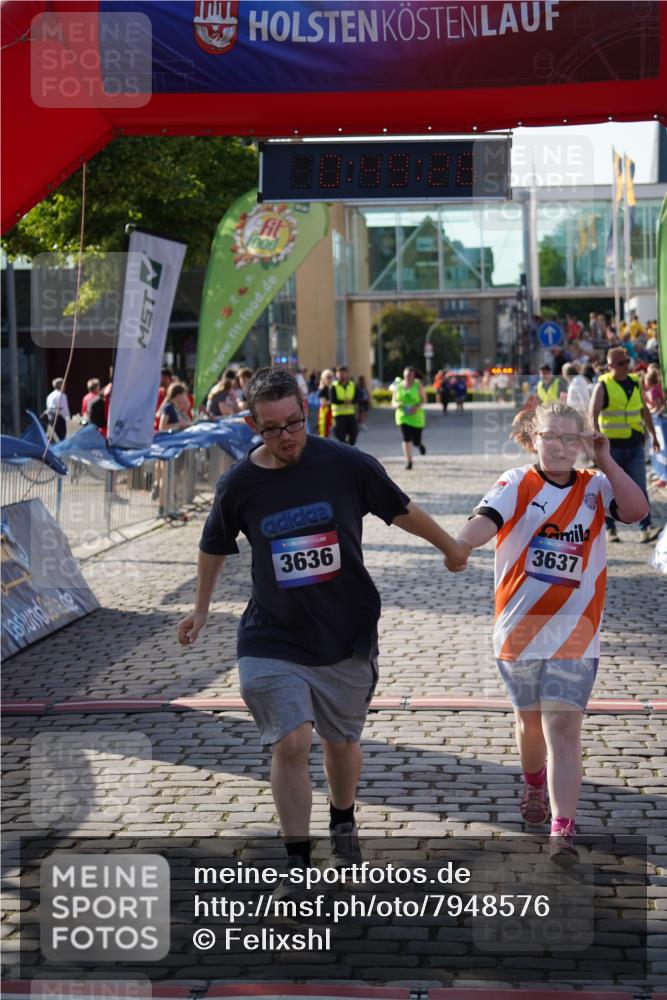13.06.2025 - Holstenköstenlauf Felixshl http://msf.ph/oto/7948576 13.06.2025 18:19:27 Laufen 3636, 3637 meine-sportfotos.de