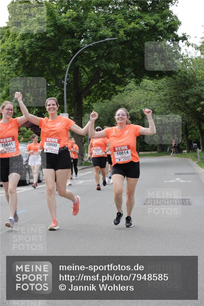 15.06.2025 - REWE Women's Run Jannik Wohlers http://msf.ph/oto/7948585 15.06.2025 08:31:09 Laufen 10641, 10195, 10800, 10247, 10814 meine-sportfotos.de
