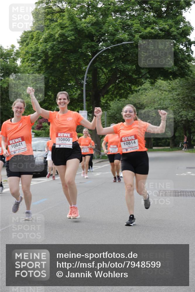 15.06.2025 - REWE Women's Run Jannik Wohlers http://msf.ph/oto/7948599 15.06.2025 08:31:09 Laufen 10641, 10800, 10247, 10814 meine-sportfotos.de