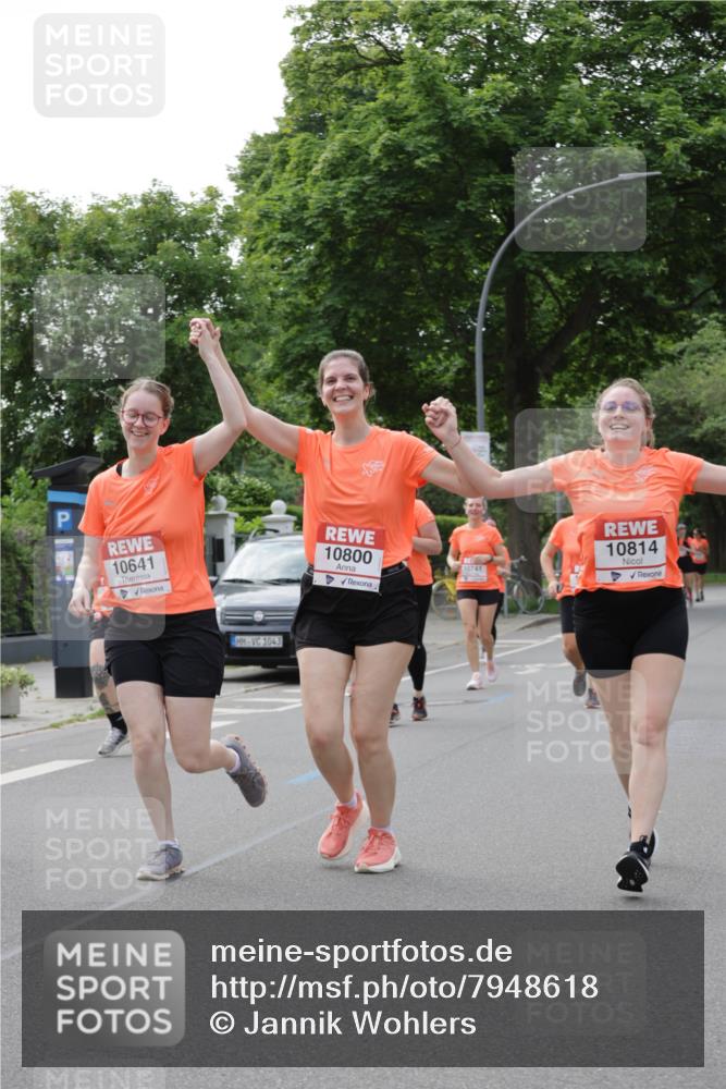 15.06.2025 - REWE Women's Run Jannik Wohlers http://msf.ph/oto/7948618 15.06.2025 08:31:09 Laufen 10641, 1043, 10800, 10741, 10814 meine-sportfotos.de