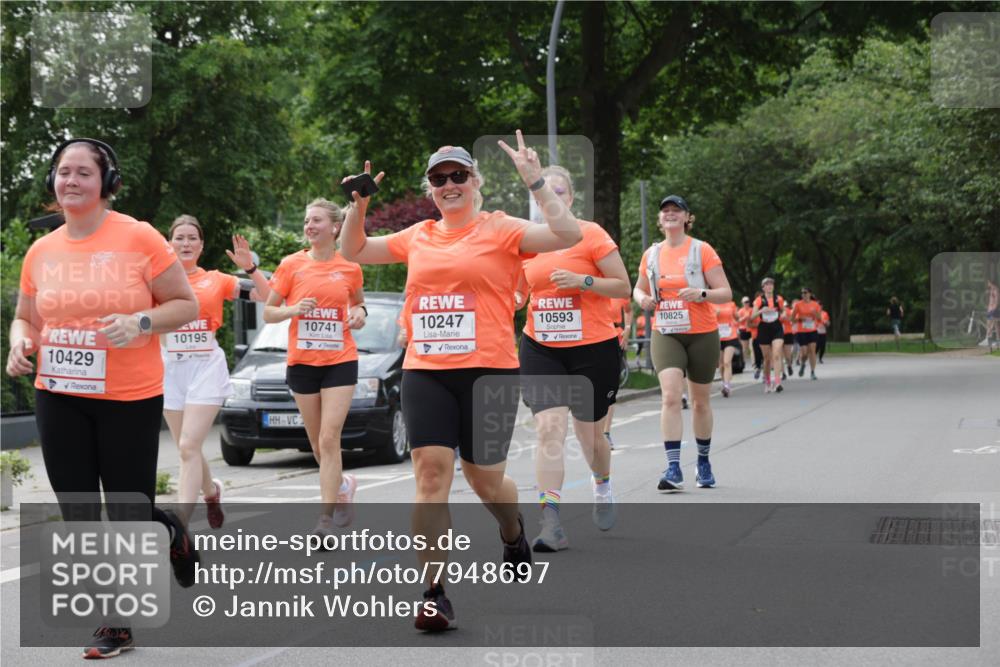 15.06.2025 - REWE Women's Run Jannik Wohlers http://msf.ph/oto/7948697 15.06.2025 08:31:12 Laufen 10429, 10195, 10741, 10825, 10247, 10593 meine-sportfotos.de
