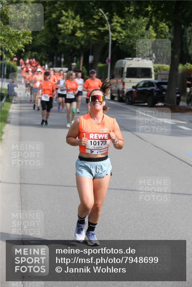 15.06.2025 - REWE Women's Run Jannik Wohlers http://msf.ph/oto/7948699 15.06.2025 09:47:23 Laufen 10173 meine-sportfotos.de