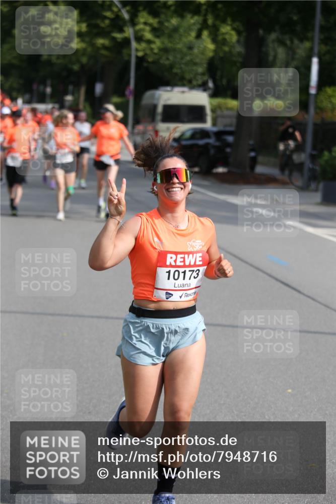15.06.2025 - REWE Women's Run Jannik Wohlers http://msf.ph/oto/7948716 15.06.2025 09:47:24 Laufen 10173 meine-sportfotos.de