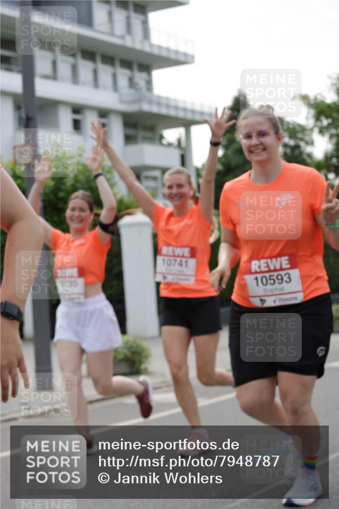15.06.2025 - REWE Women's Run Jannik Wohlers http://msf.ph/oto/7948787 15.06.2025 08:31:15 Laufen 10741, 10593 meine-sportfotos.de
