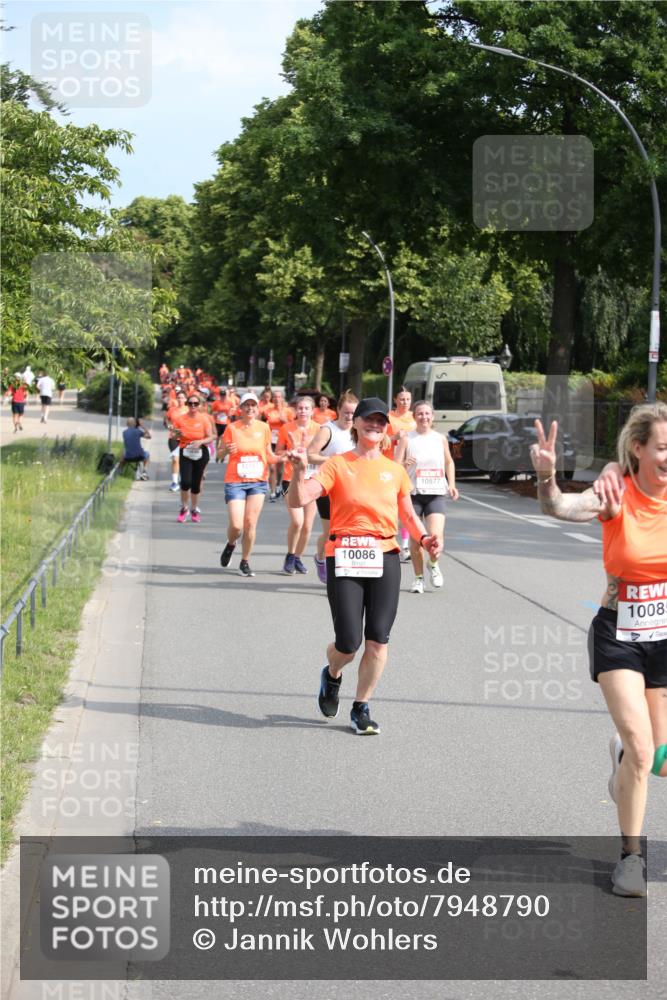15.06.2025 - REWE Women's Run Jannik Wohlers http://msf.ph/oto/7948790 15.06.2025 09:47:29 Laufen 10086, 10577, 1008 meine-sportfotos.de