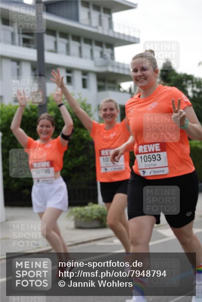 15.06.2025 - REWE Women's Run Jannik Wohlers http://msf.ph/oto/7948794 15.06.2025 08:31:15 Laufen 10, 10195, 10593 meine-sportfotos.de