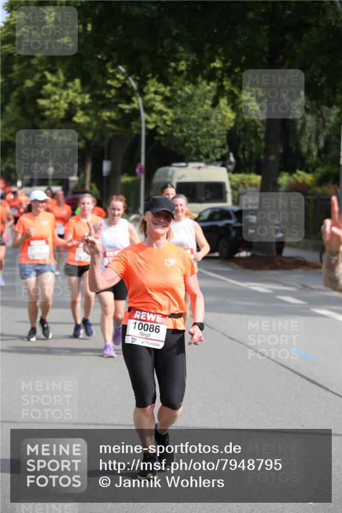 15.06.2025 - REWE Women's Run Jannik Wohlers http://msf.ph/oto/7948795 15.06.2025 09:47:29 Laufen 10086 meine-sportfotos.de