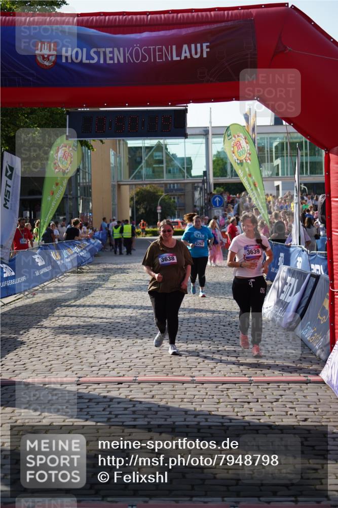 13.06.2025 - Holstenköstenlauf Felixshl http://msf.ph/oto/7948798 13.06.2025 18:20:20 Laufen 2262, 3638, 3639 meine-sportfotos.de