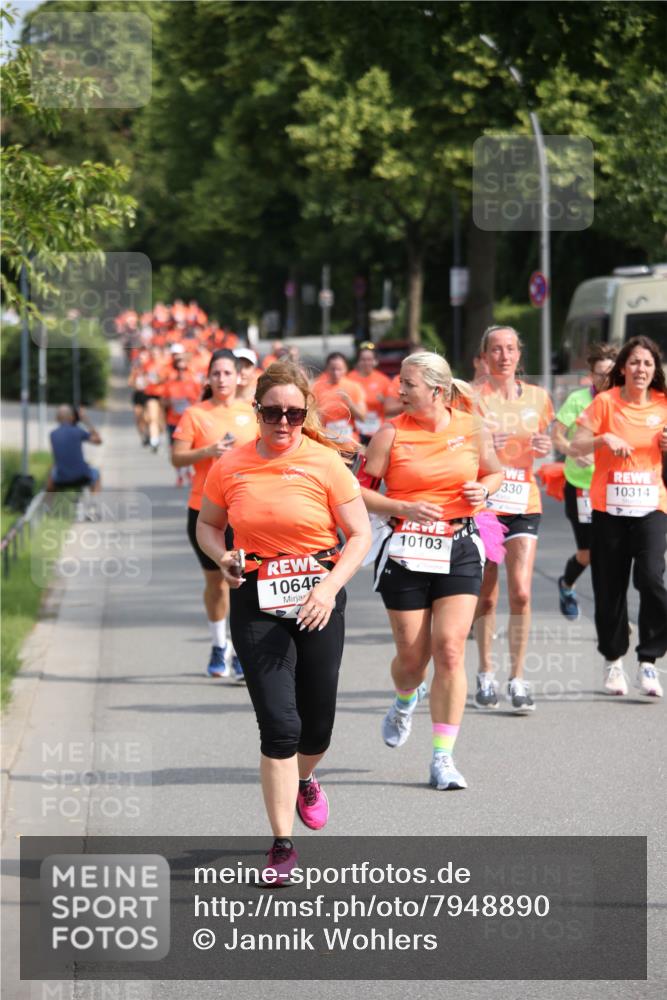 15.06.2025 - REWE Women's Run Jannik Wohlers http://msf.ph/oto/7948890 15.06.2025 09:47:34 Laufen 10103, 10646, 10314, 330 meine-sportfotos.de