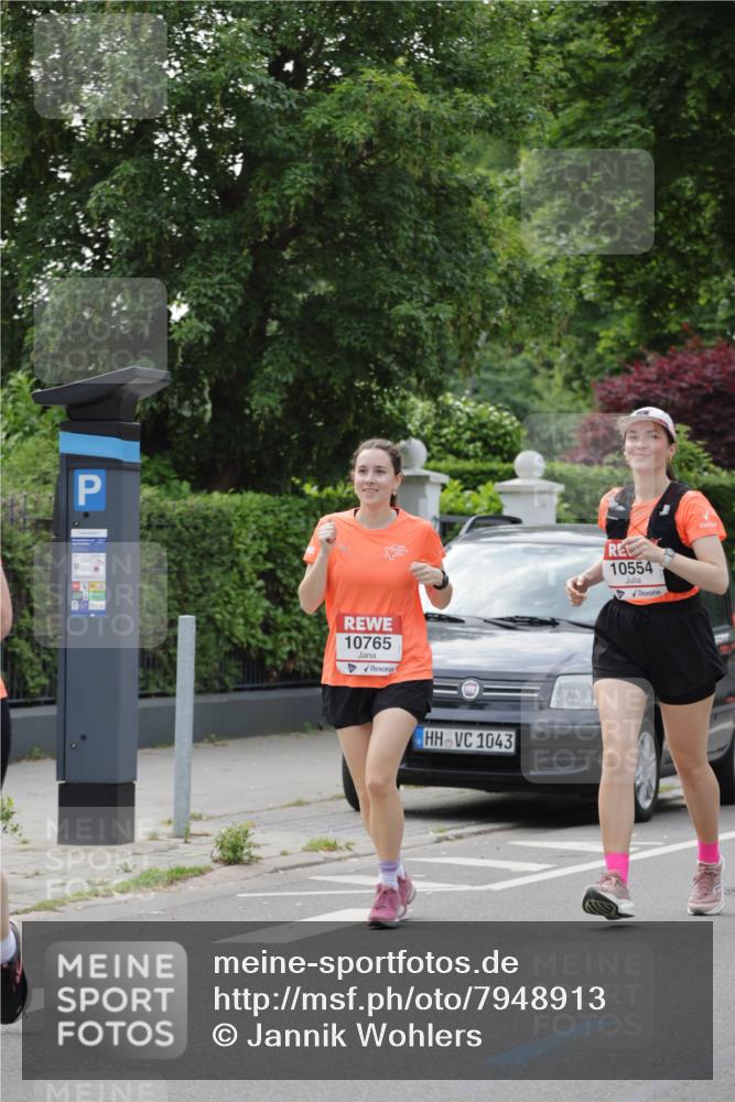 15.06.2025 - REWE Women's Run Jannik Wohlers http://msf.ph/oto/7948913 15.06.2025 08:31:22 Laufen 10765, 1043, 10554 meine-sportfotos.de