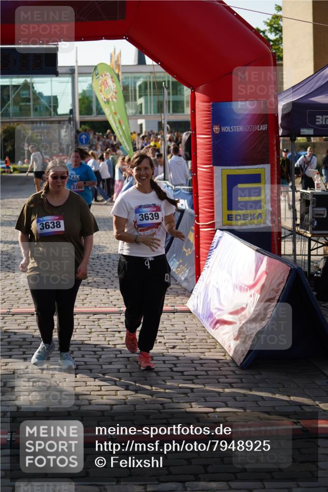 13.06.2025 - Holstenköstenlauf Felixshl http://msf.ph/oto/7948925 13.06.2025 18:20:23 Laufen 2262, 3638, 3639 meine-sportfotos.de