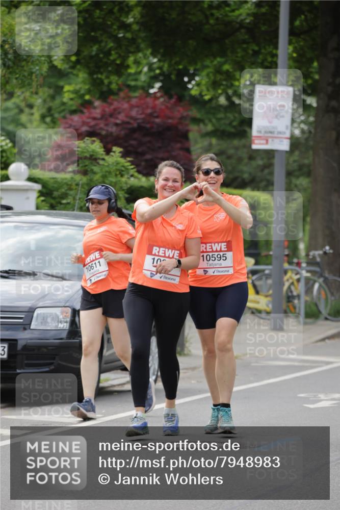 15.06.2025 - REWE Women's Run Jannik Wohlers http://msf.ph/oto/7948983 15.06.2025 08:31:25 Laufen 3, 10611, 10595, 10 meine-sportfotos.de