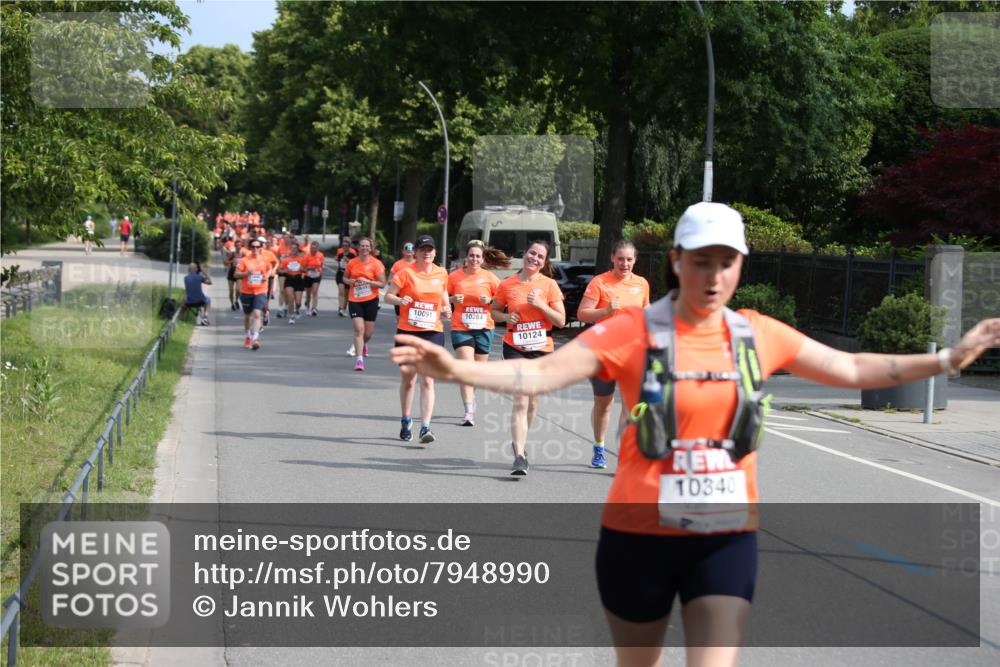15.06.2025 - REWE Women's Run Jannik Wohlers http://msf.ph/oto/7948990 15.06.2025 09:47:41 Laufen 10091, 10284, 10124, 10340 meine-sportfotos.de