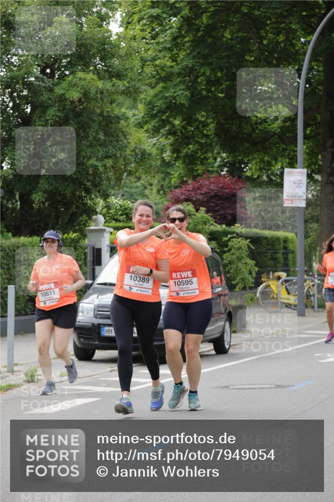 15.06.2025 - REWE Women's Run Jannik Wohlers http://msf.ph/oto/7949054 15.06.2025 08:31:27 Laufen 10611, 10389, 10595, 15, 2021 meine-sportfotos.de