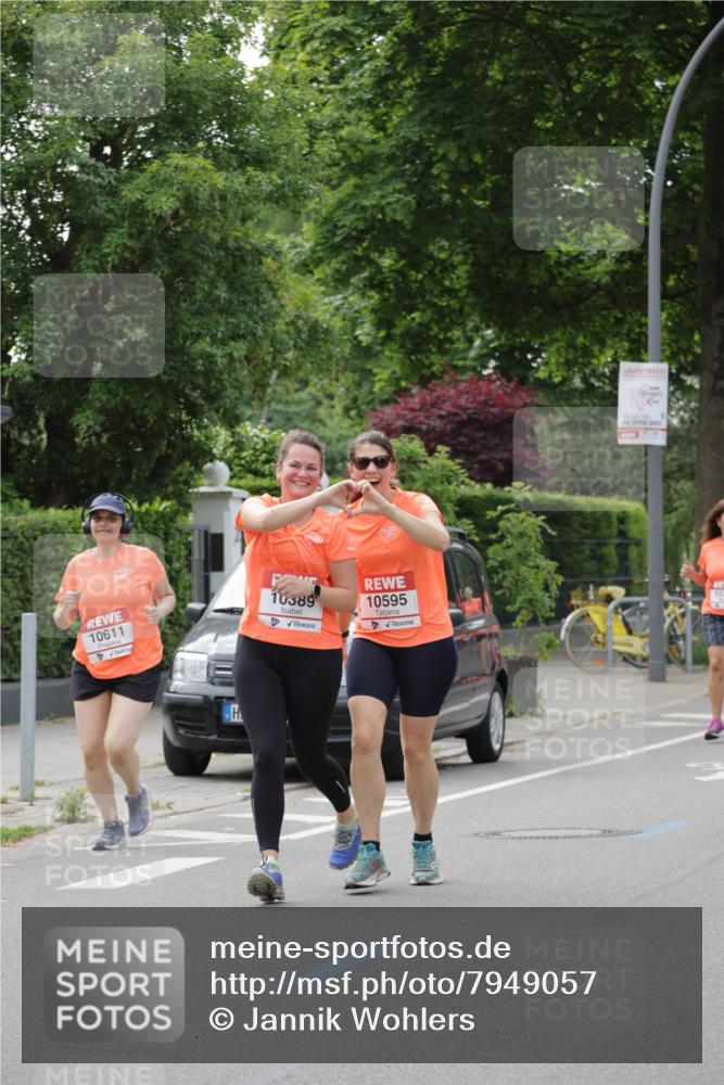 15.06.2025 - REWE Women's Run Jannik Wohlers http://msf.ph/oto/7949057 15.06.2025 08:31:27 Laufen 10611, 10389, 10595, 15, 2025 meine-sportfotos.de