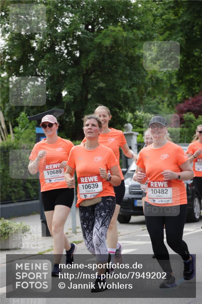 15.06.2025 - REWE Women's Run Jannik Wohlers http://msf.ph/oto/7949202 15.06.2025 08:31:36 Laufen 10689, 10639, 10482, 10 meine-sportfotos.de