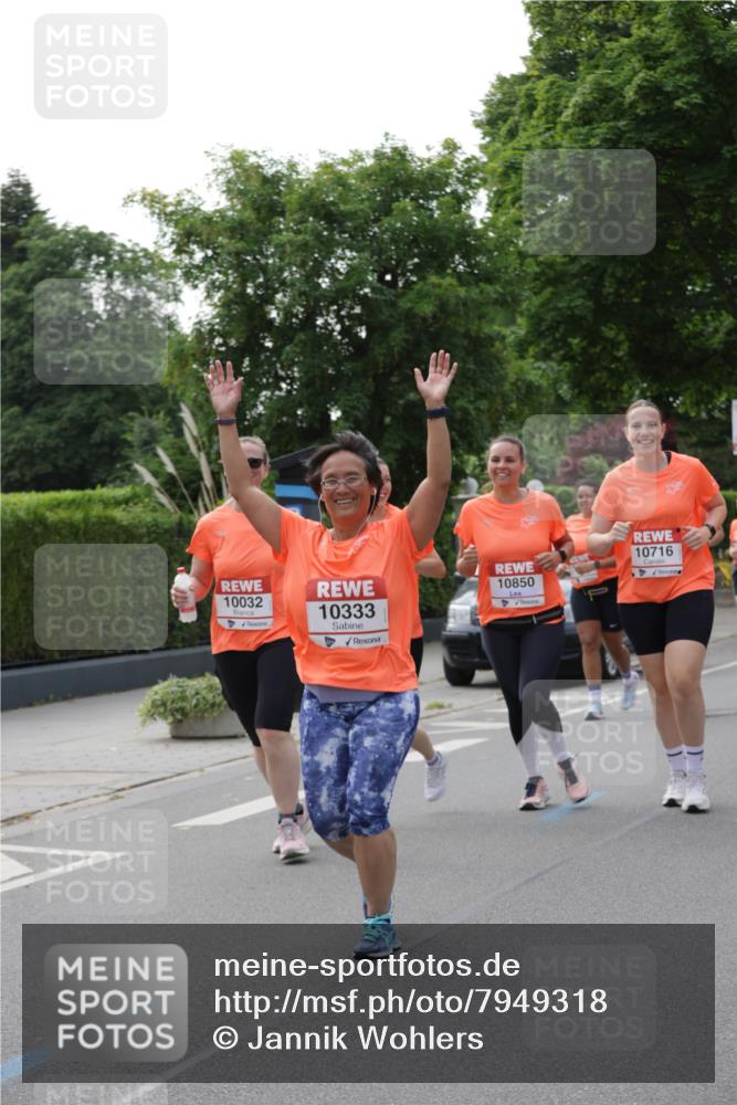 15.06.2025 - REWE Women's Run Jannik Wohlers http://msf.ph/oto/7949318 15.06.2025 08:31:40 Laufen 10333, 10850, 10716, 10032 meine-sportfotos.de