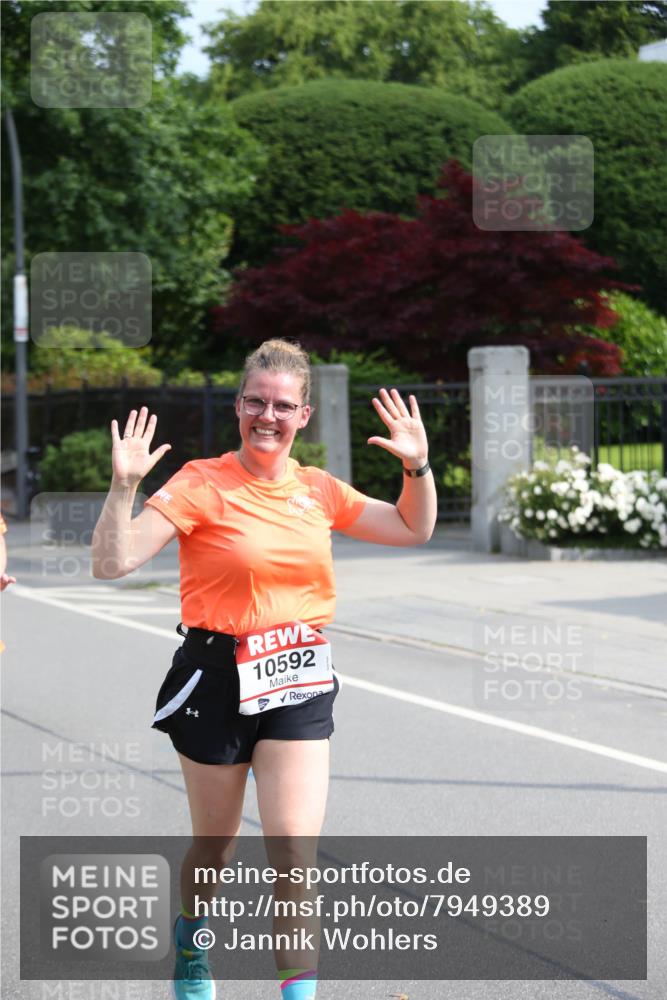 15.06.2025 - REWE Women's Run Jannik Wohlers http://msf.ph/oto/7949389 15.06.2025 09:48:01 Laufen 10592 meine-sportfotos.de