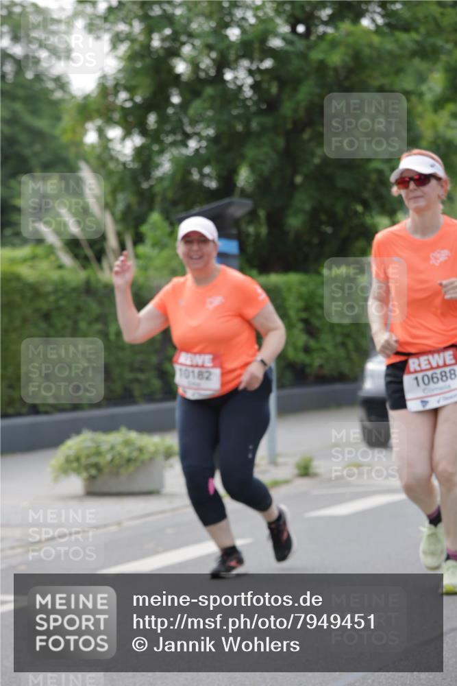 15.06.2025 - REWE Women's Run Jannik Wohlers http://msf.ph/oto/7949451 15.06.2025 08:31:49 Laufen 10182 meine-sportfotos.de