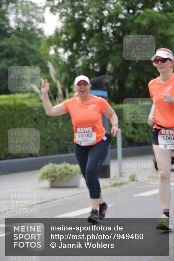 15.06.2025 - REWE Women's Run Jannik Wohlers http://msf.ph/oto/7949460 15.06.2025 08:31:49 Laufen 10182 meine-sportfotos.de