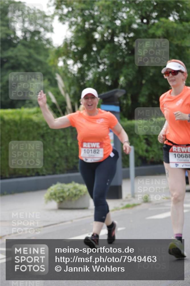 15.06.2025 - REWE Women's Run Jannik Wohlers http://msf.ph/oto/7949463 15.06.2025 08:31:50 Laufen 10182, 10688 meine-sportfotos.de