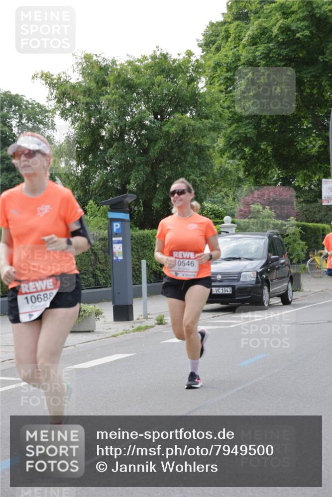15.06.2025 - REWE Women's Run Jannik Wohlers http://msf.ph/oto/7949500 15.06.2025 08:31:51 Laufen 10689, 10546, 1043, 15 meine-sportfotos.de