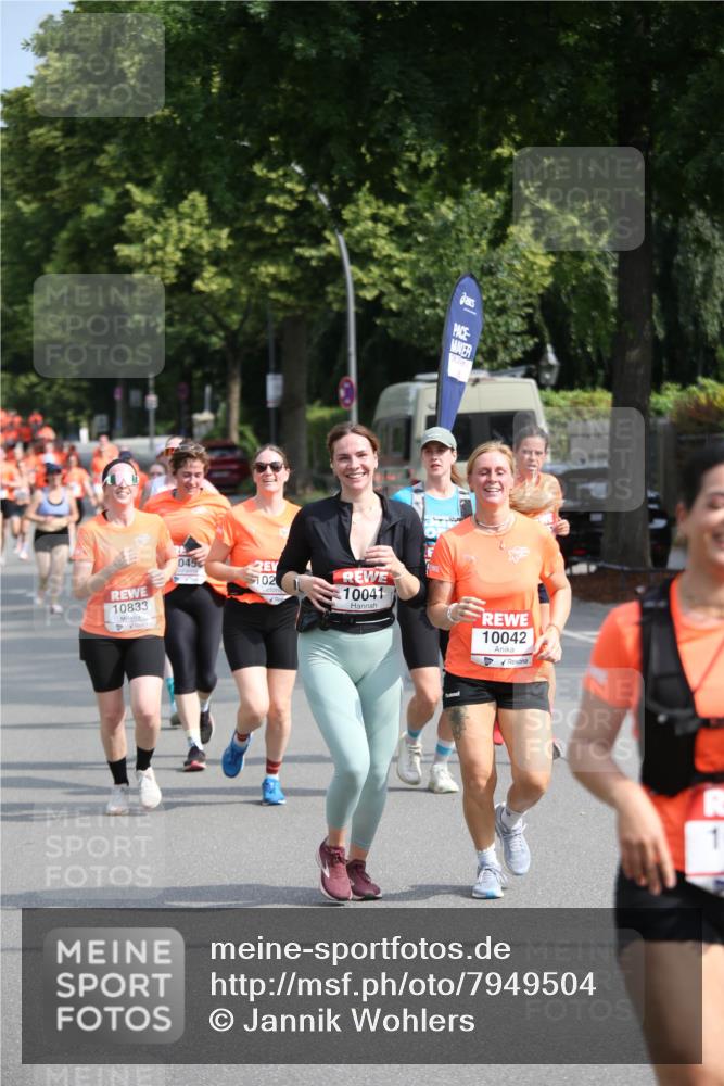 15.06.2025 - REWE Women's Run Jannik Wohlers http://msf.ph/oto/7949504 15.06.2025 09:48:09 Laufen 045, 102, 10833, 10041, 10042, 1 meine-sportfotos.de